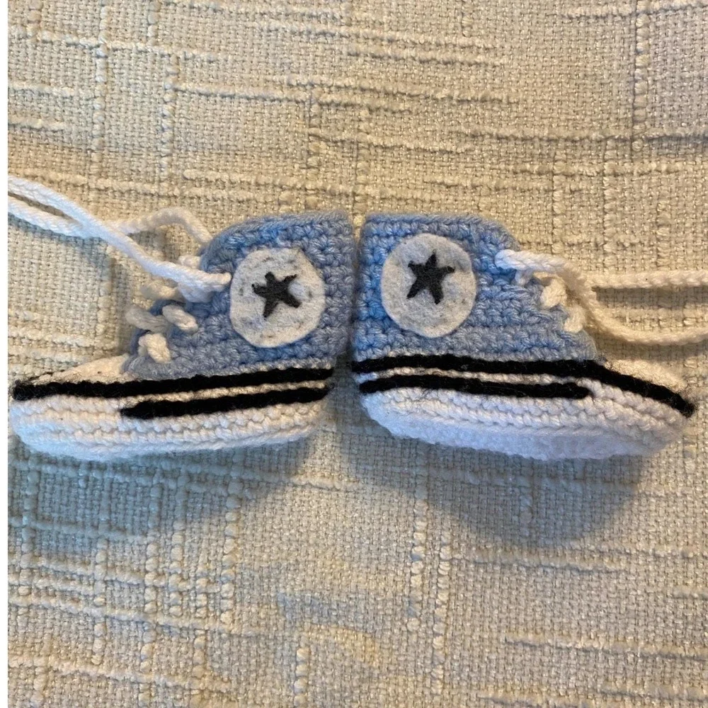 Hand Crocheted Booties Kids 0-6M Blue White High Top Sneaker All Star Soft Sole